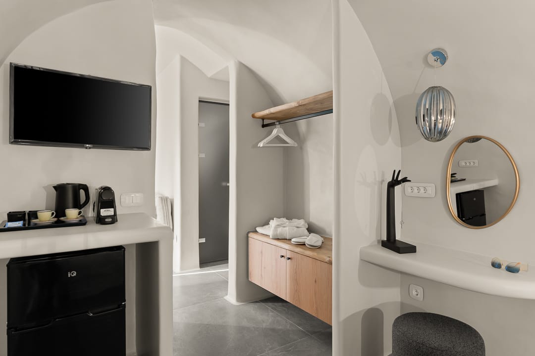 Junior Suite with Jetted Tub