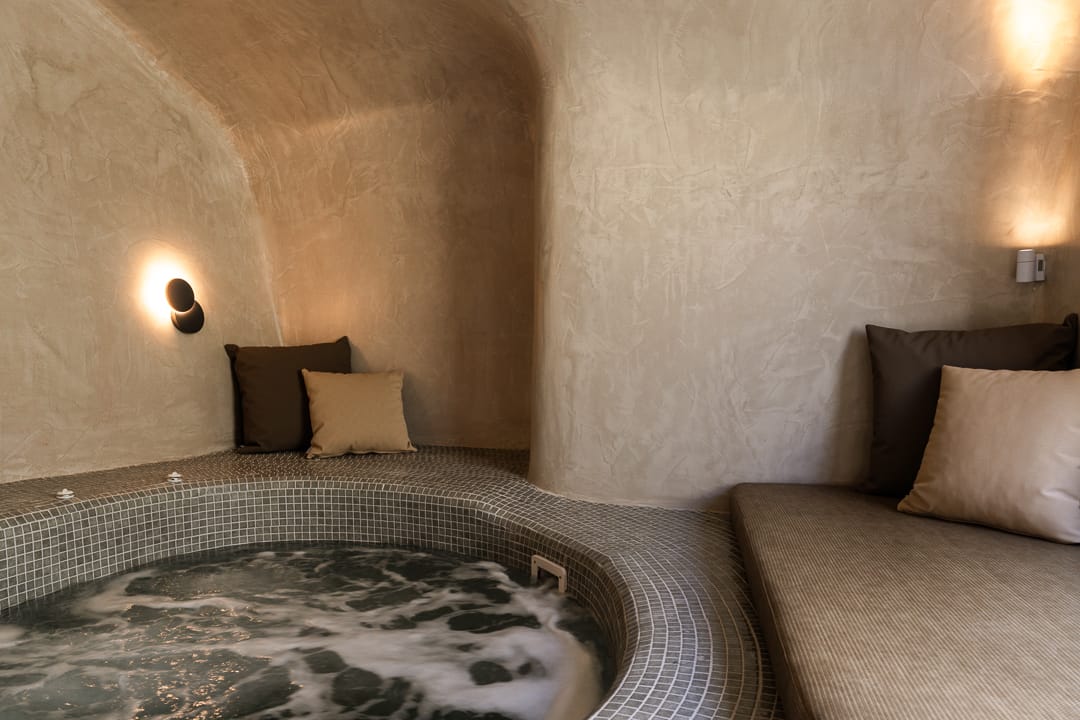 Junior Suite with  Indoor Jetted Tub