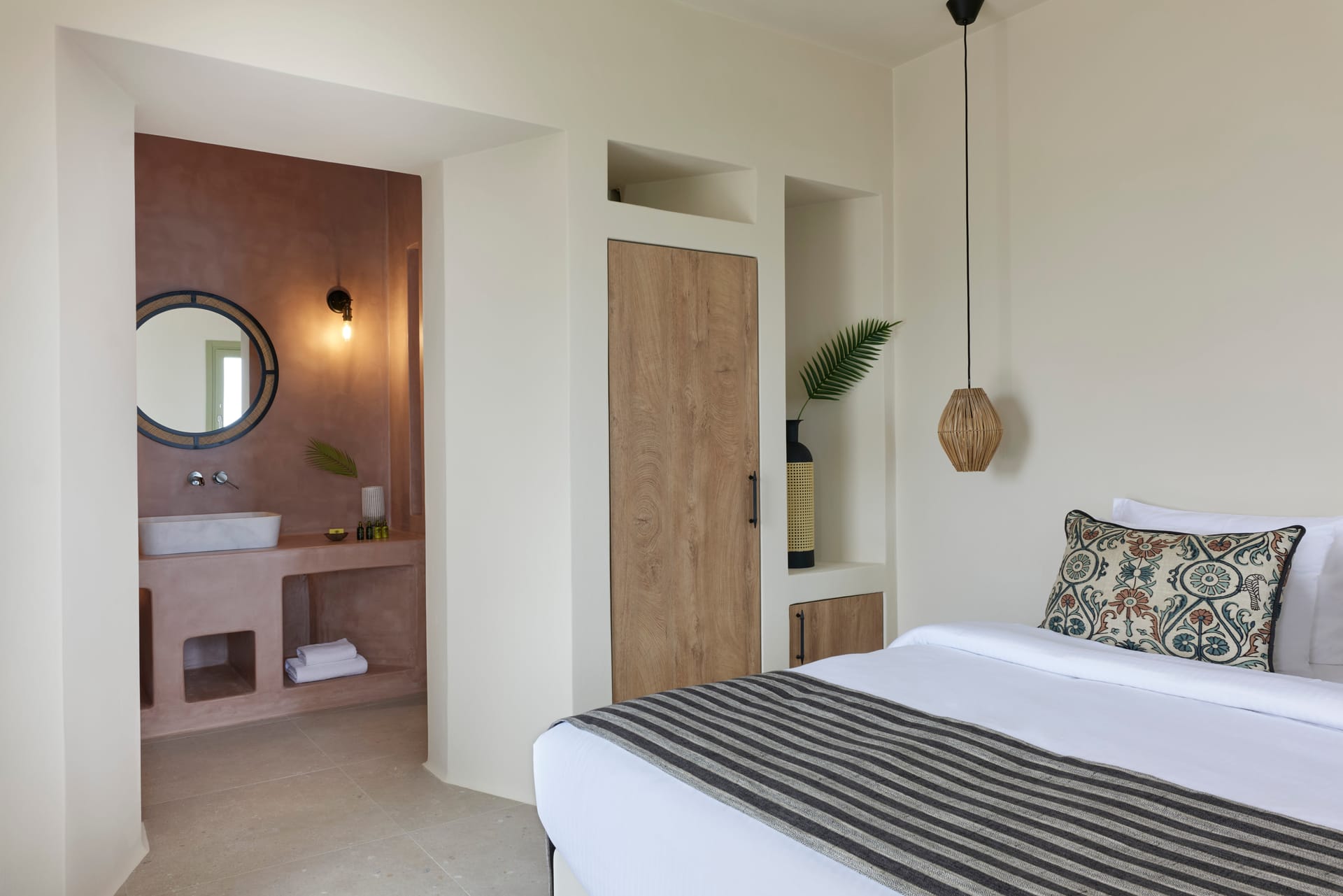 Deluxe Suite Sea View with Jetted Tub