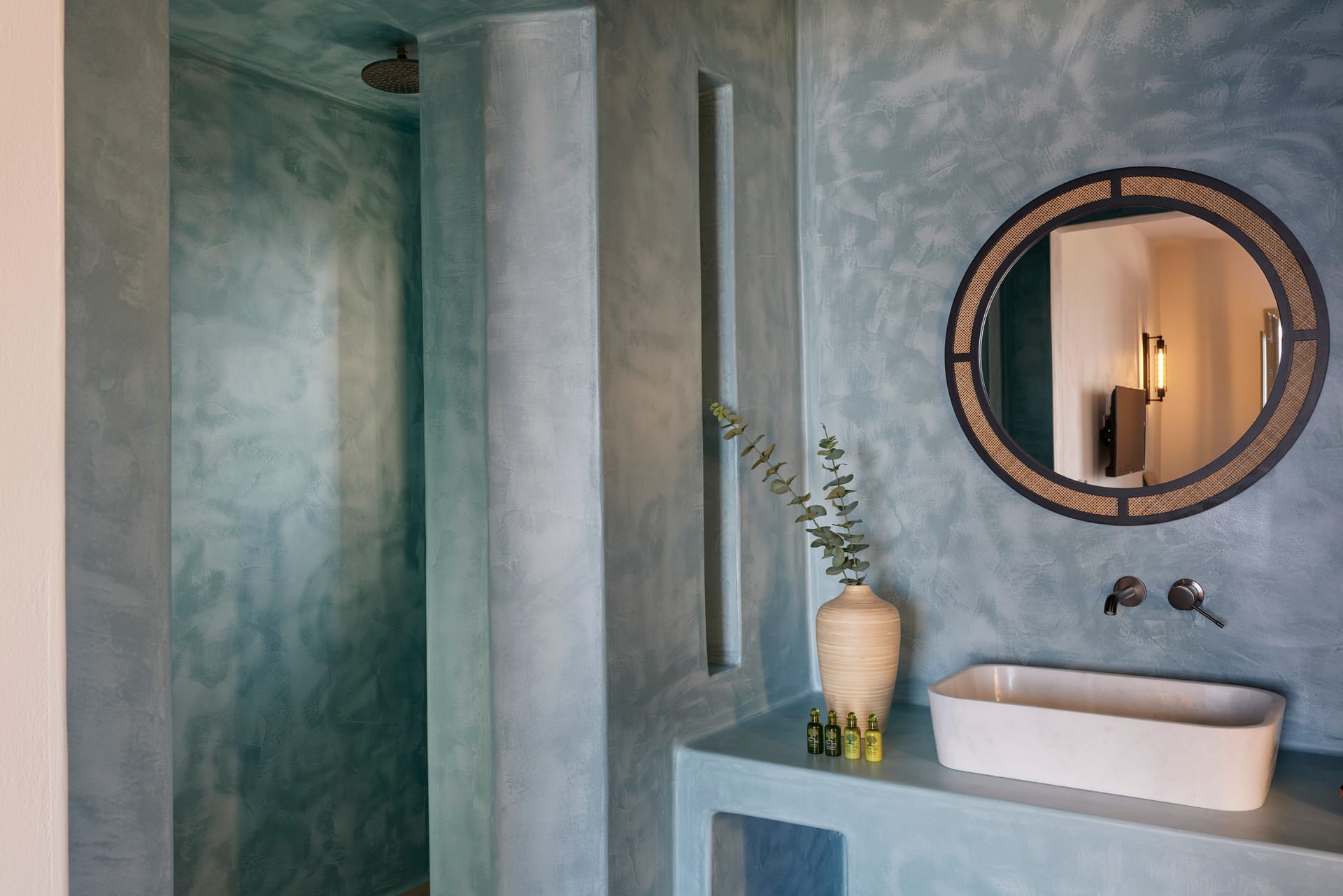 Deluxe Suite Sea View with Jetted Tub