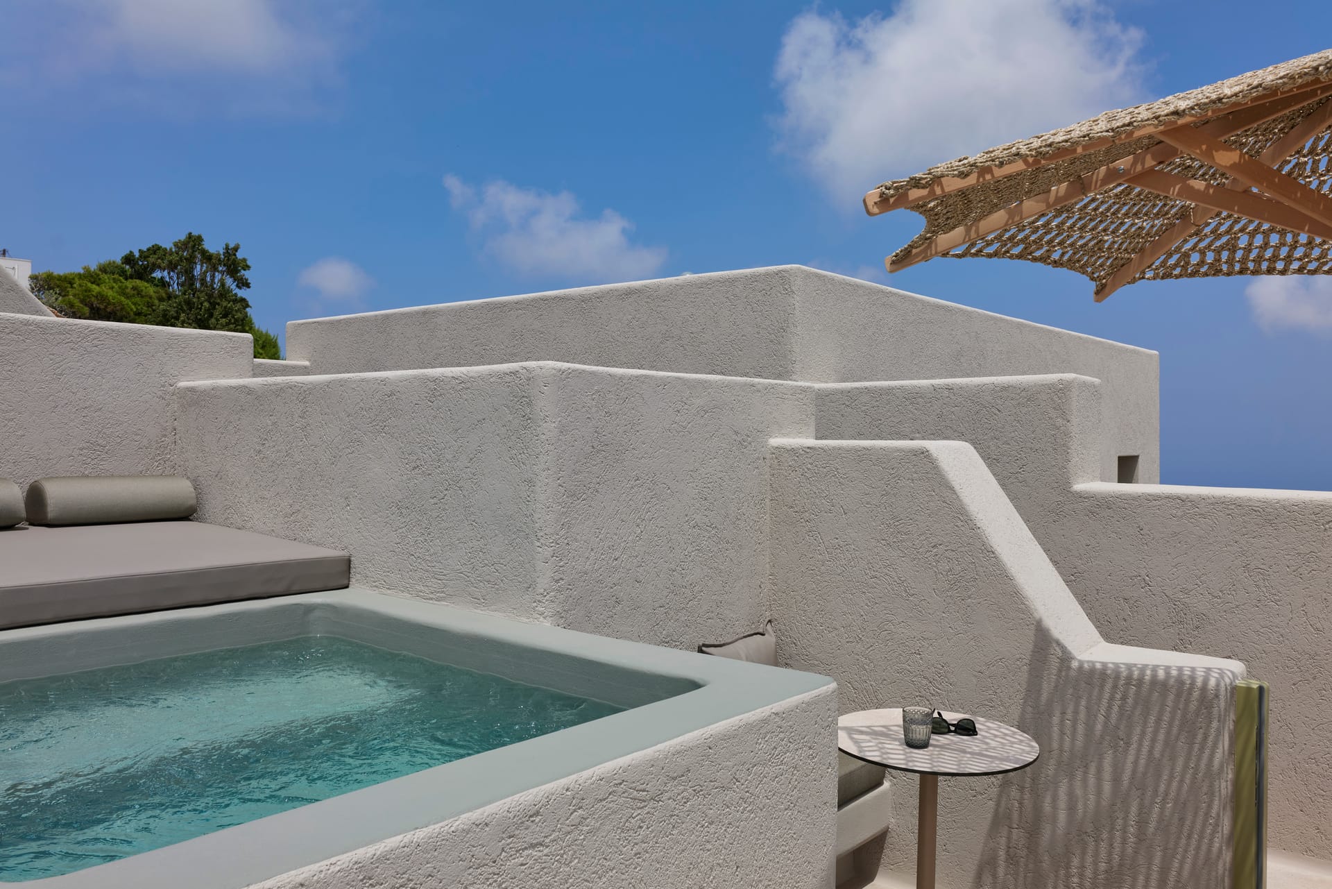 Deluxe Suite Sea View with Jetted Tub