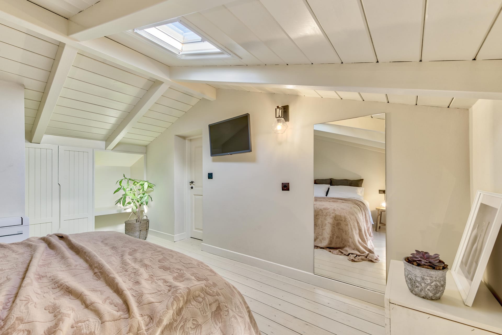 The Classic Three Bedroom Cottage with private pool