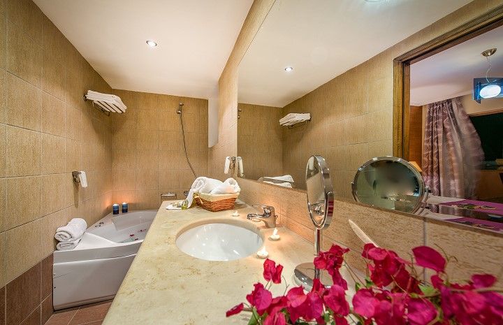 Premium Three-Bedroom Villa with Private Pool &amp; Sea View