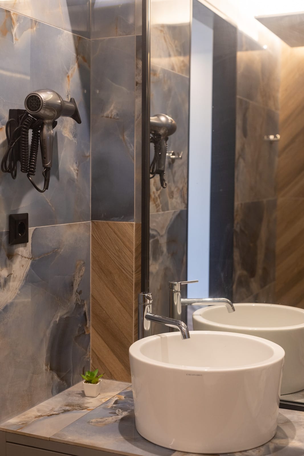 Mythic Blue Suite with Hot Tub &amp; Olympus View