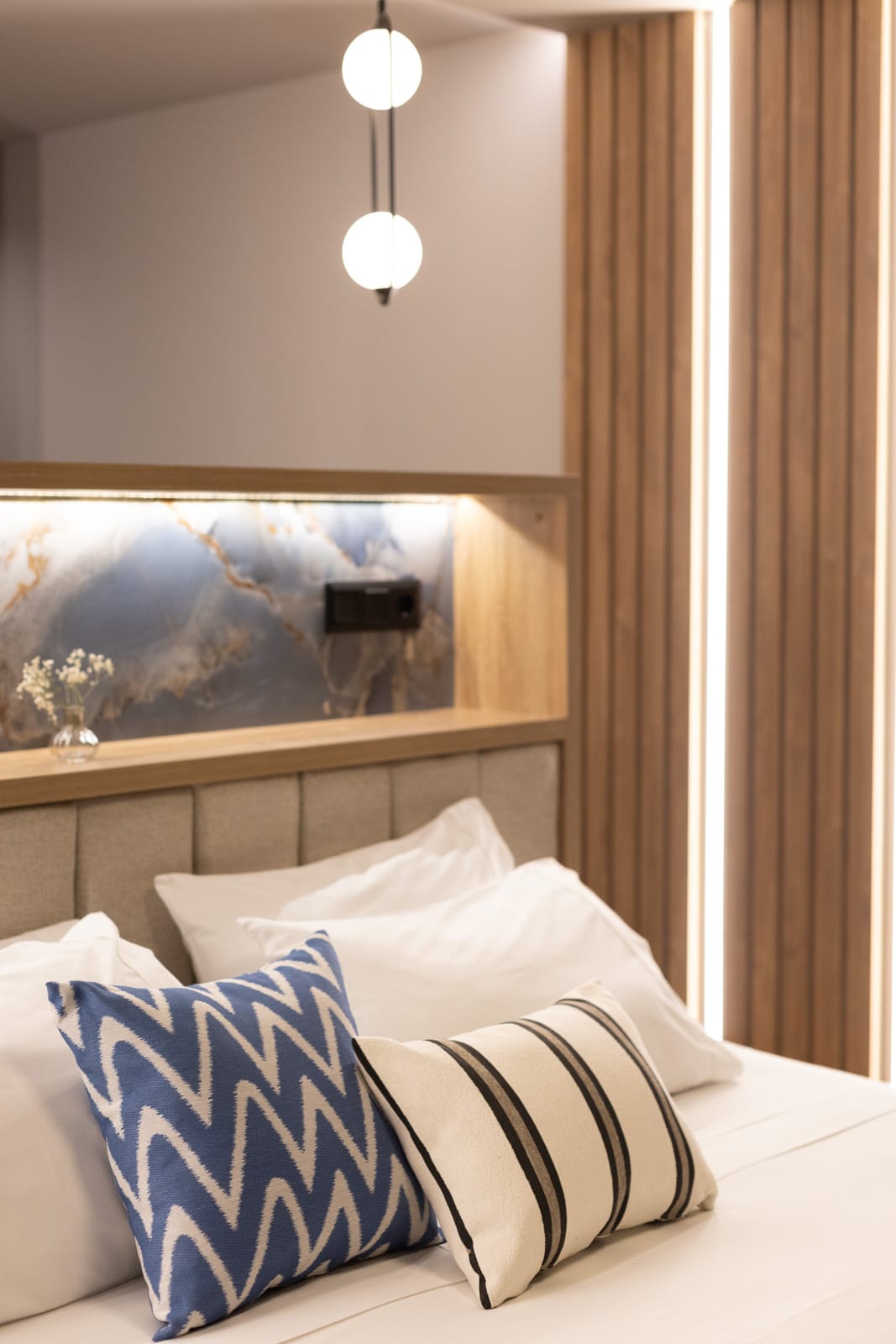 Mythic Blue Suite with Hot Tub &amp; Olympus View