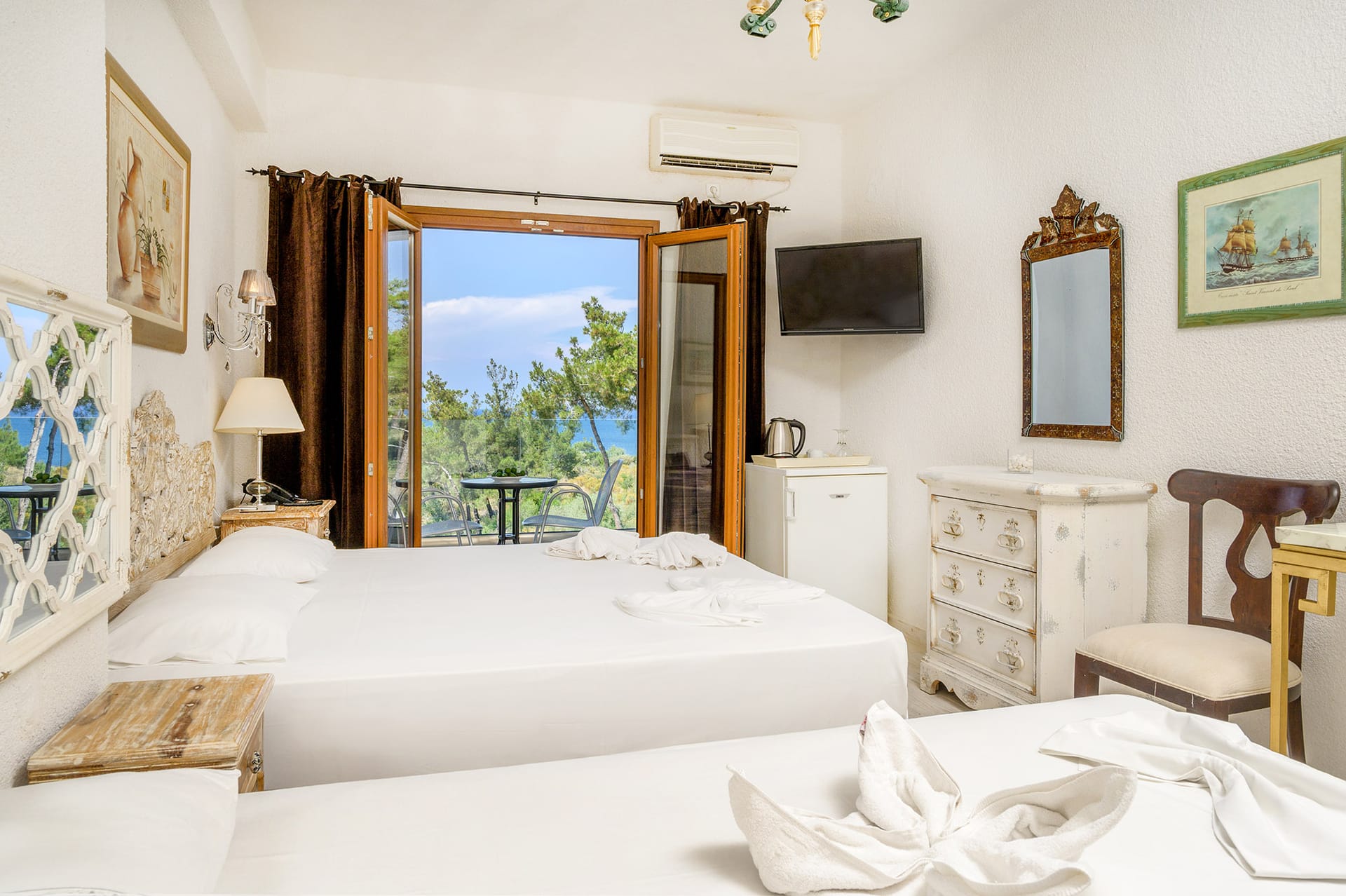 Superior Quadruple Room Pool View