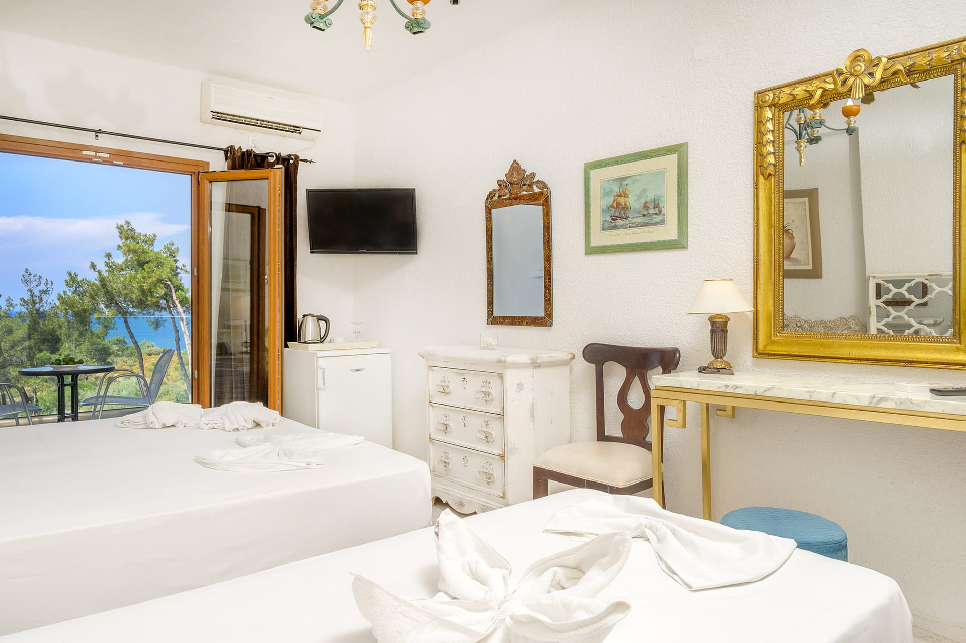 Superior Quadruple Room Pool View