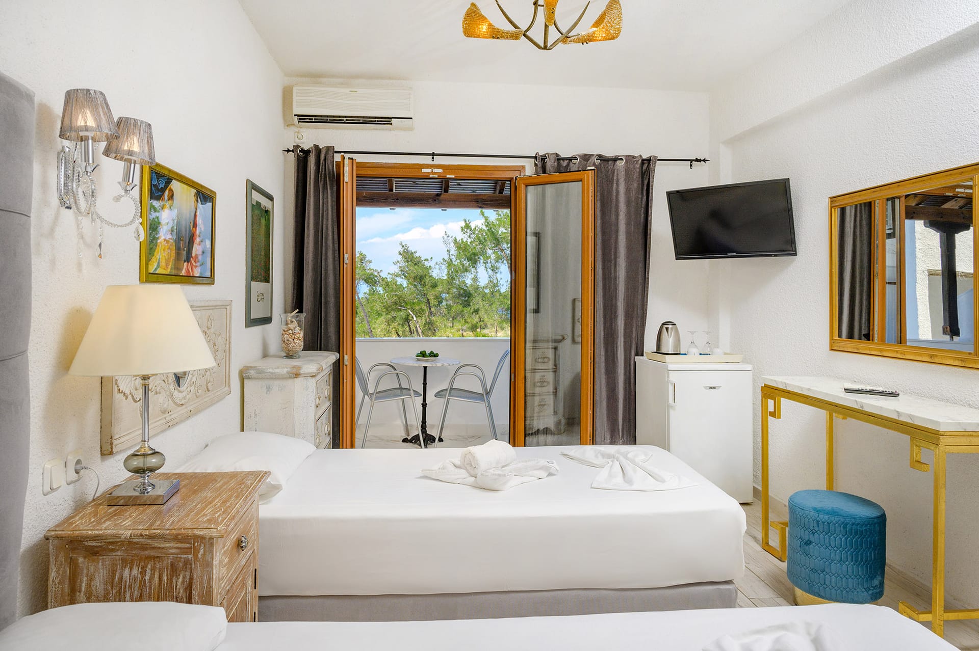 Superior Quadruple Room Pool View