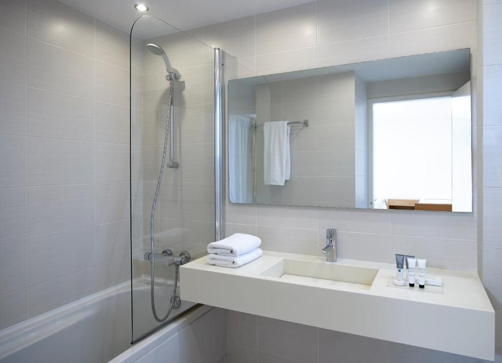 Classic Double/Twin Pool View Room