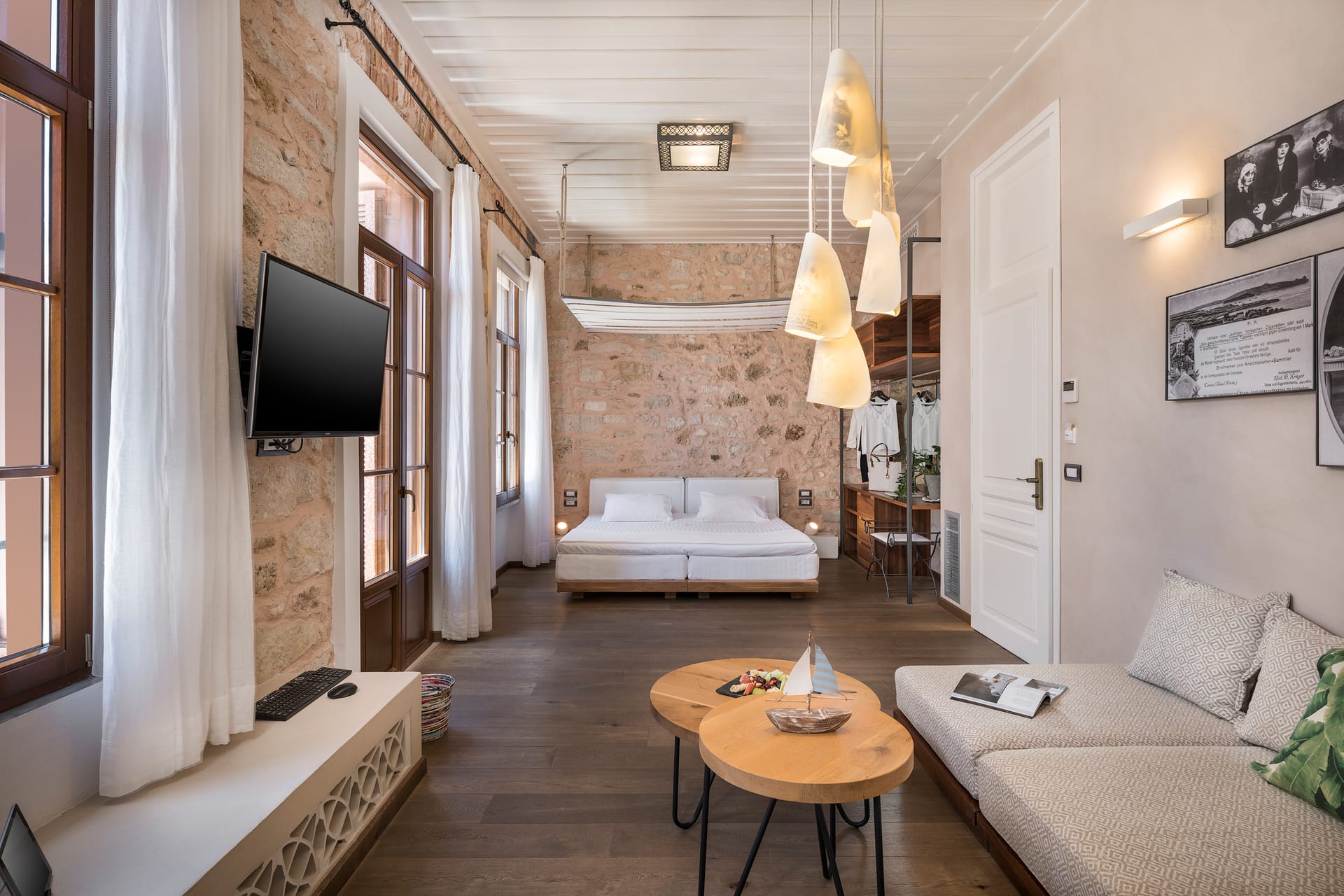 Deluxe Junior Suite with Balcony and Old Town View [Paper]