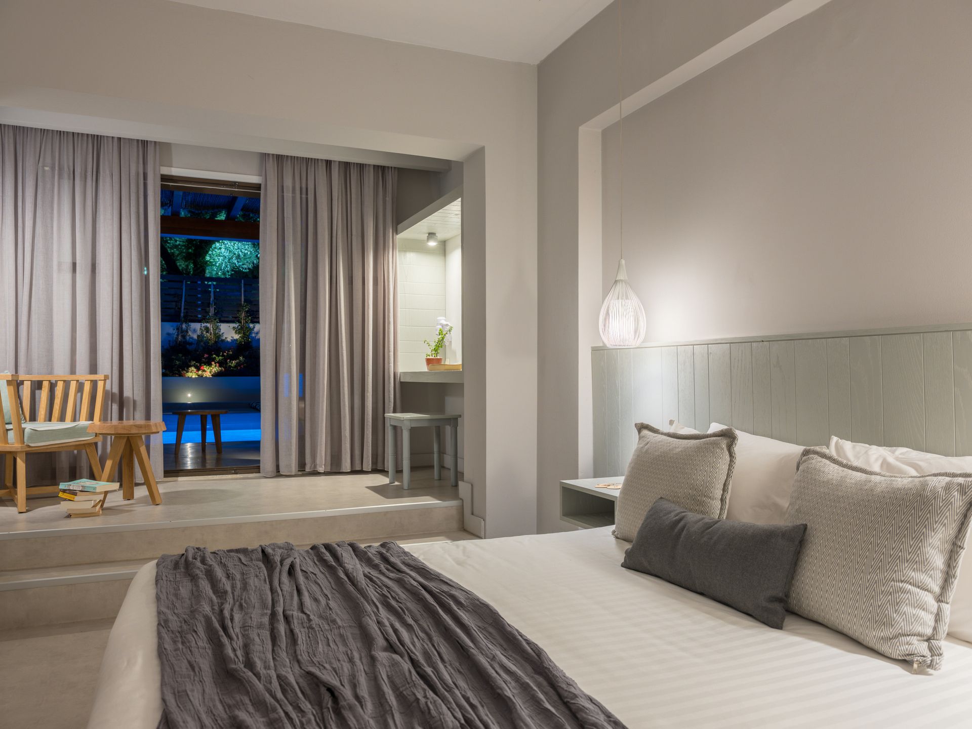 Superior Swim Up Room