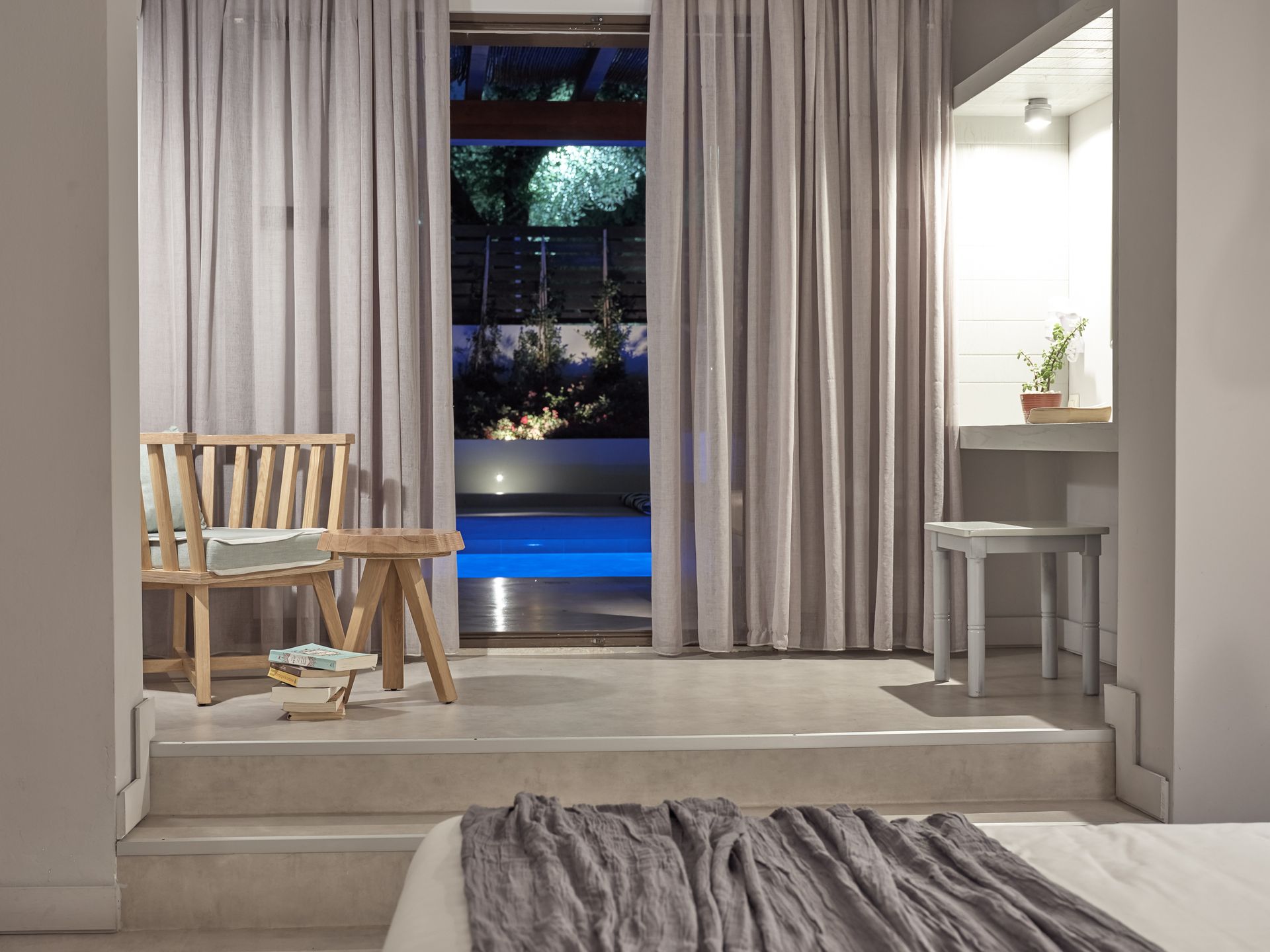 Superior Swim Up Room