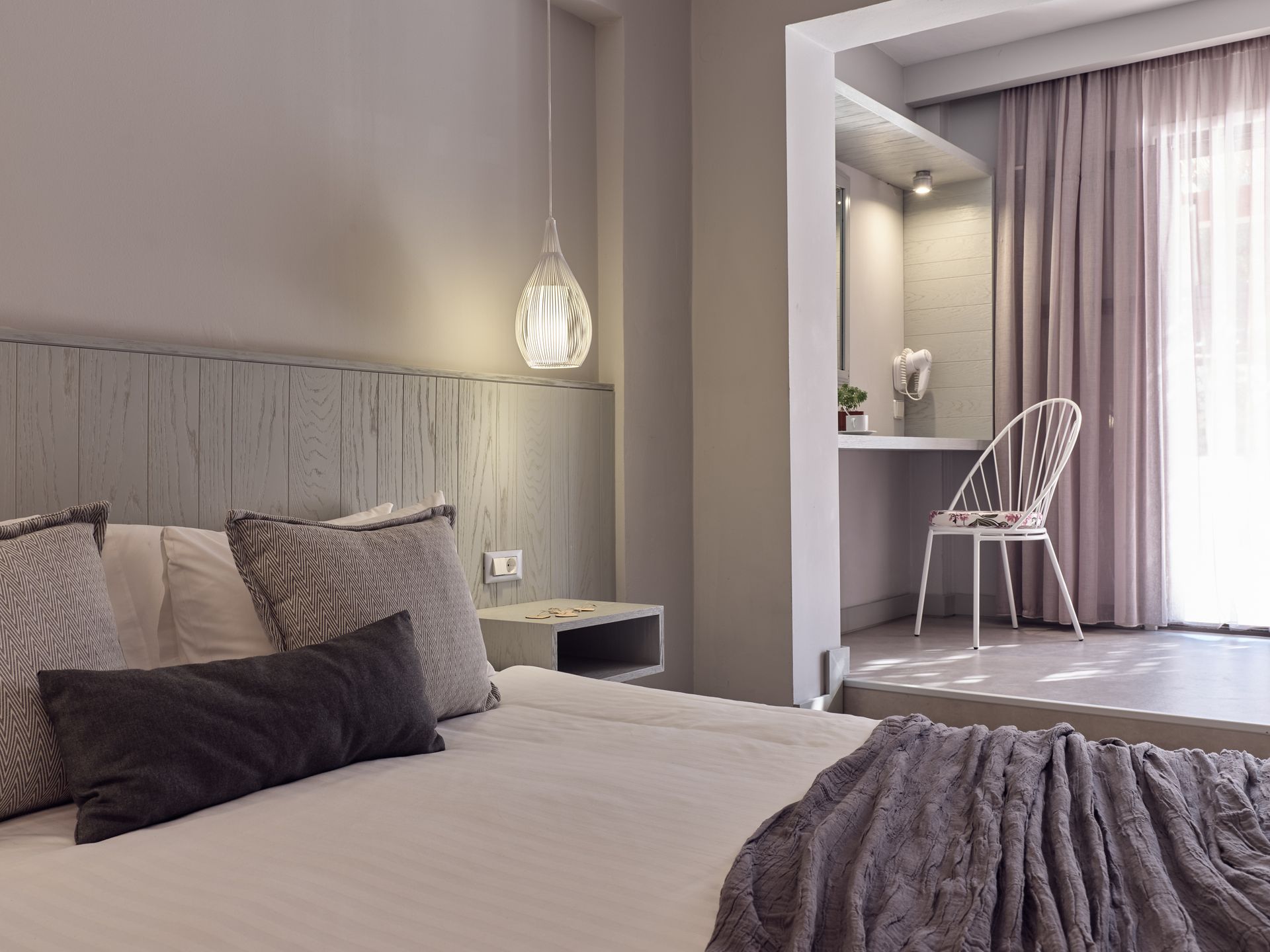 Superior Swim Up Room