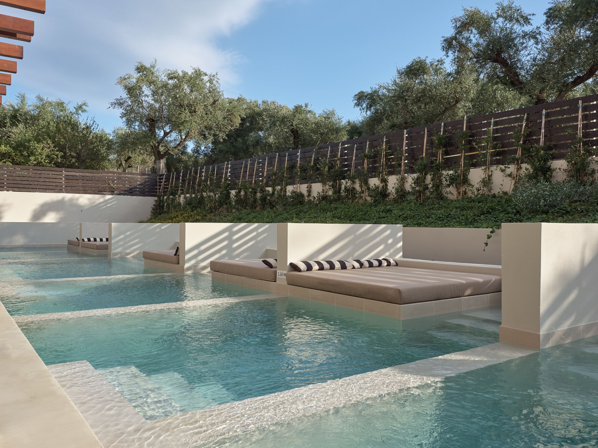 Superior Swim Up Room