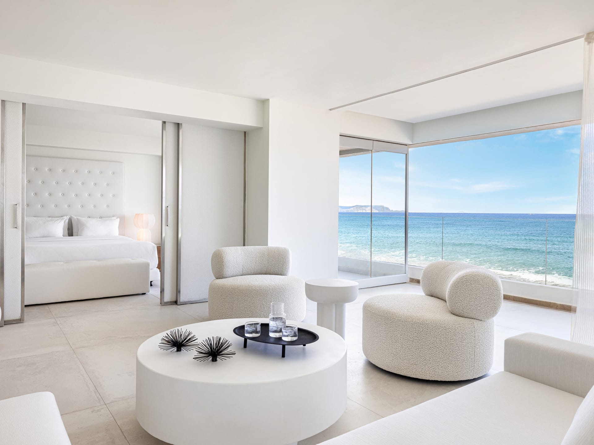 Amirandes White Suite