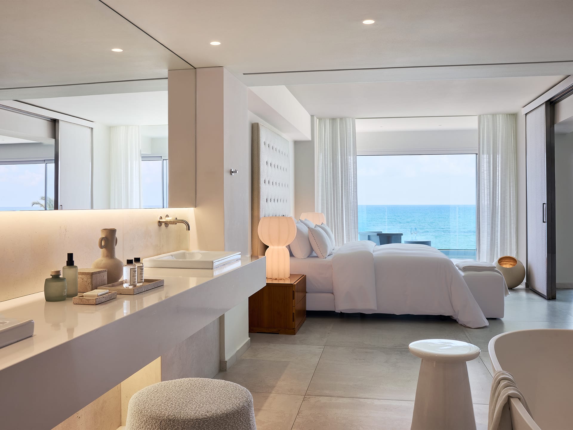 Amirandes 2 Bedroom White Suite