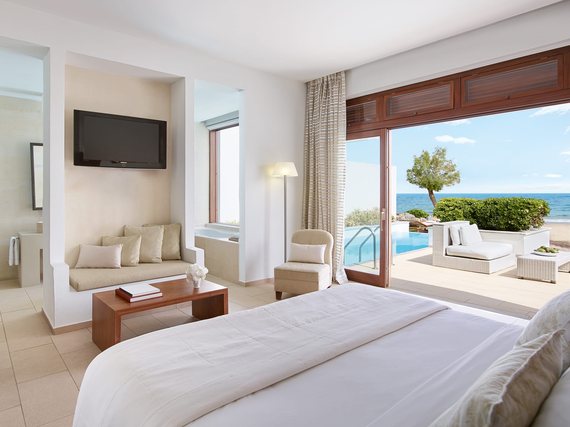 2 Bedroom villa beachfront with private pool