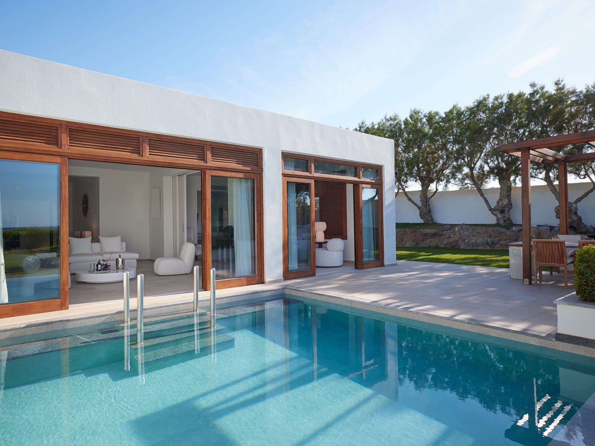 3 Bedroom villa waterfront with pools