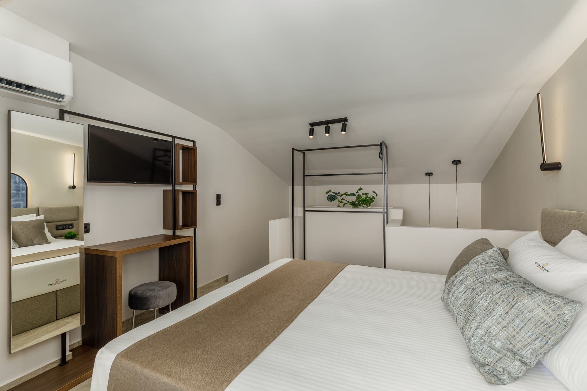 Deluxe Suite with Sea View