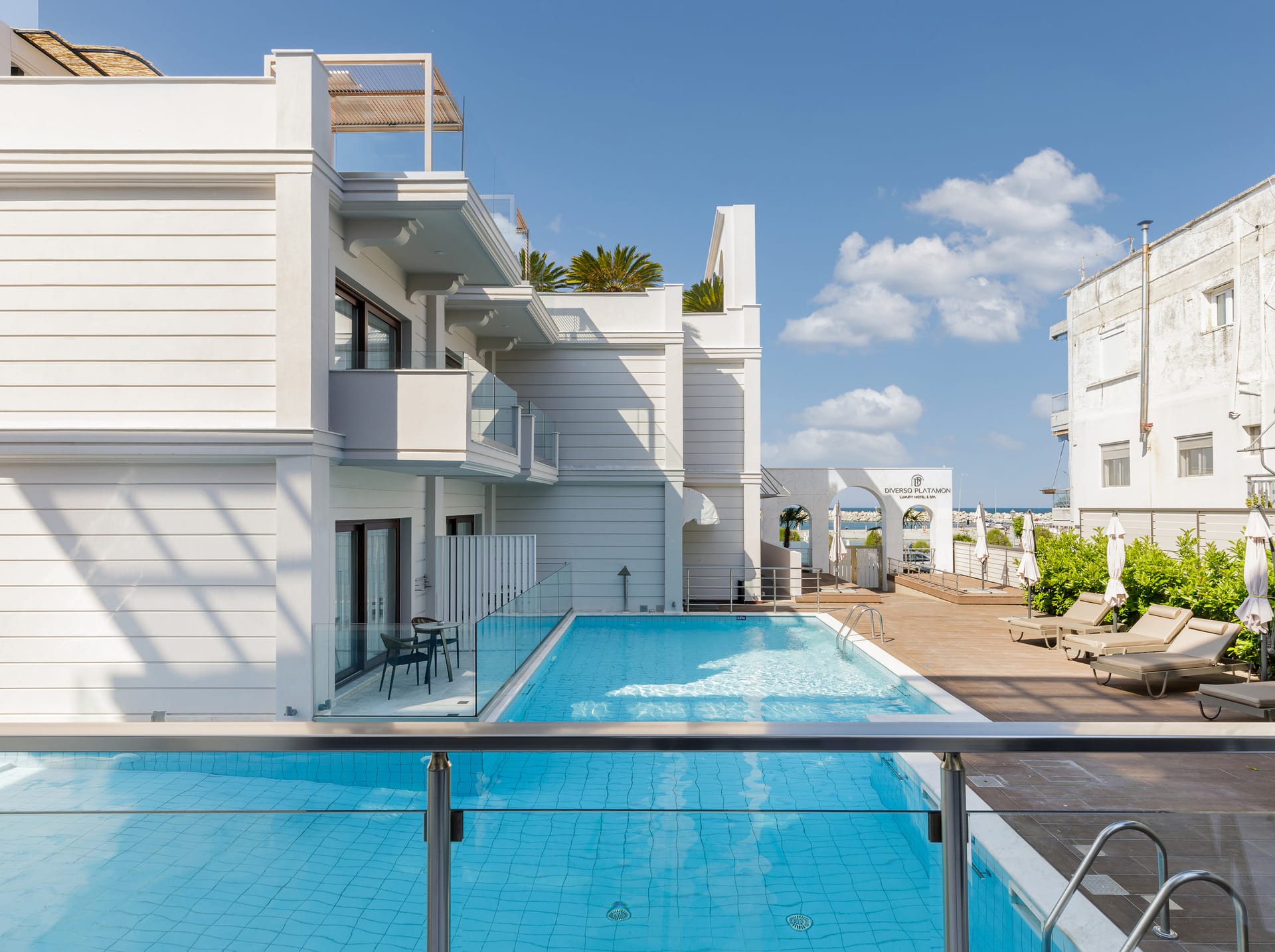 Superior Double Pool View