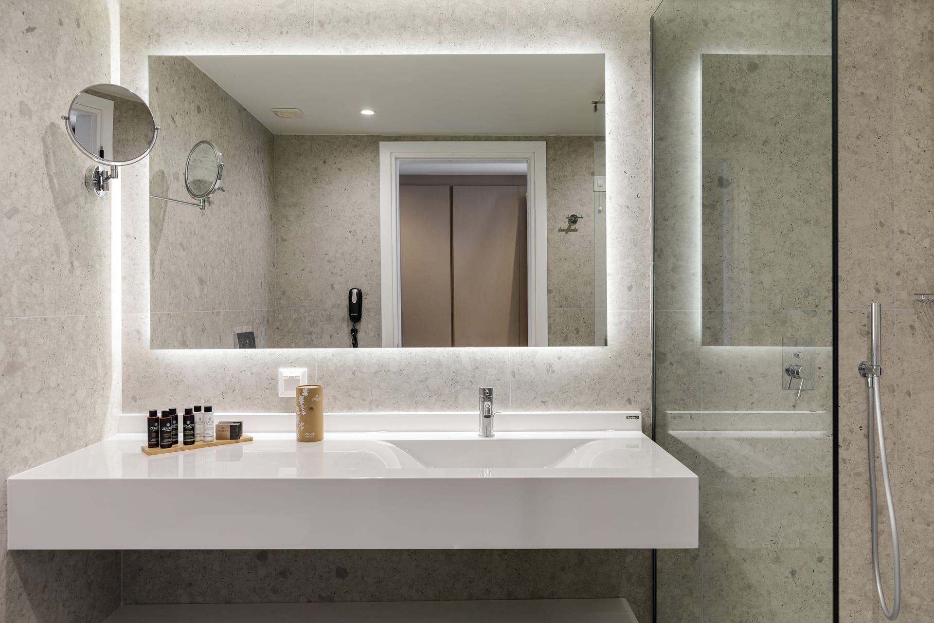 Deluxe Suite Pool View