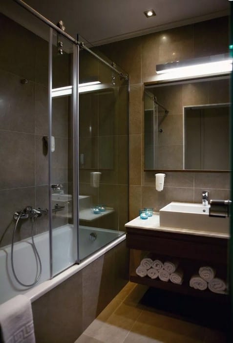 Family Room Pool Front