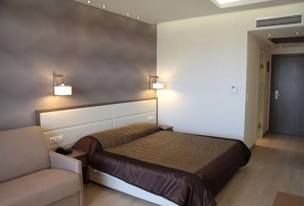 Family Room Pool Front