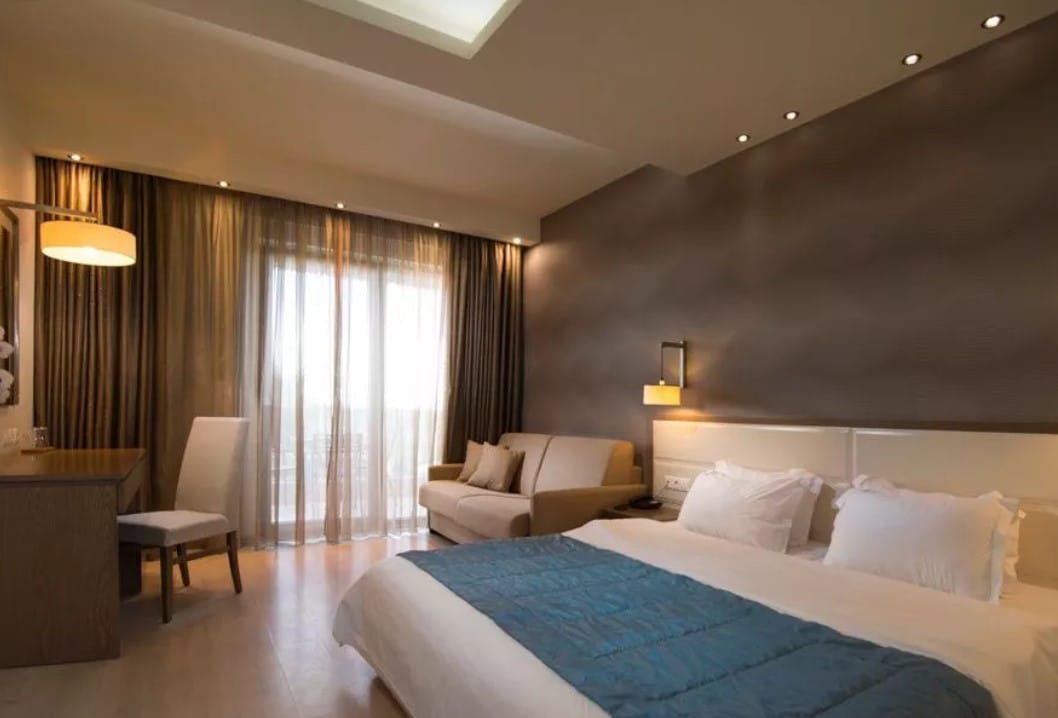 Family Room Pool Front