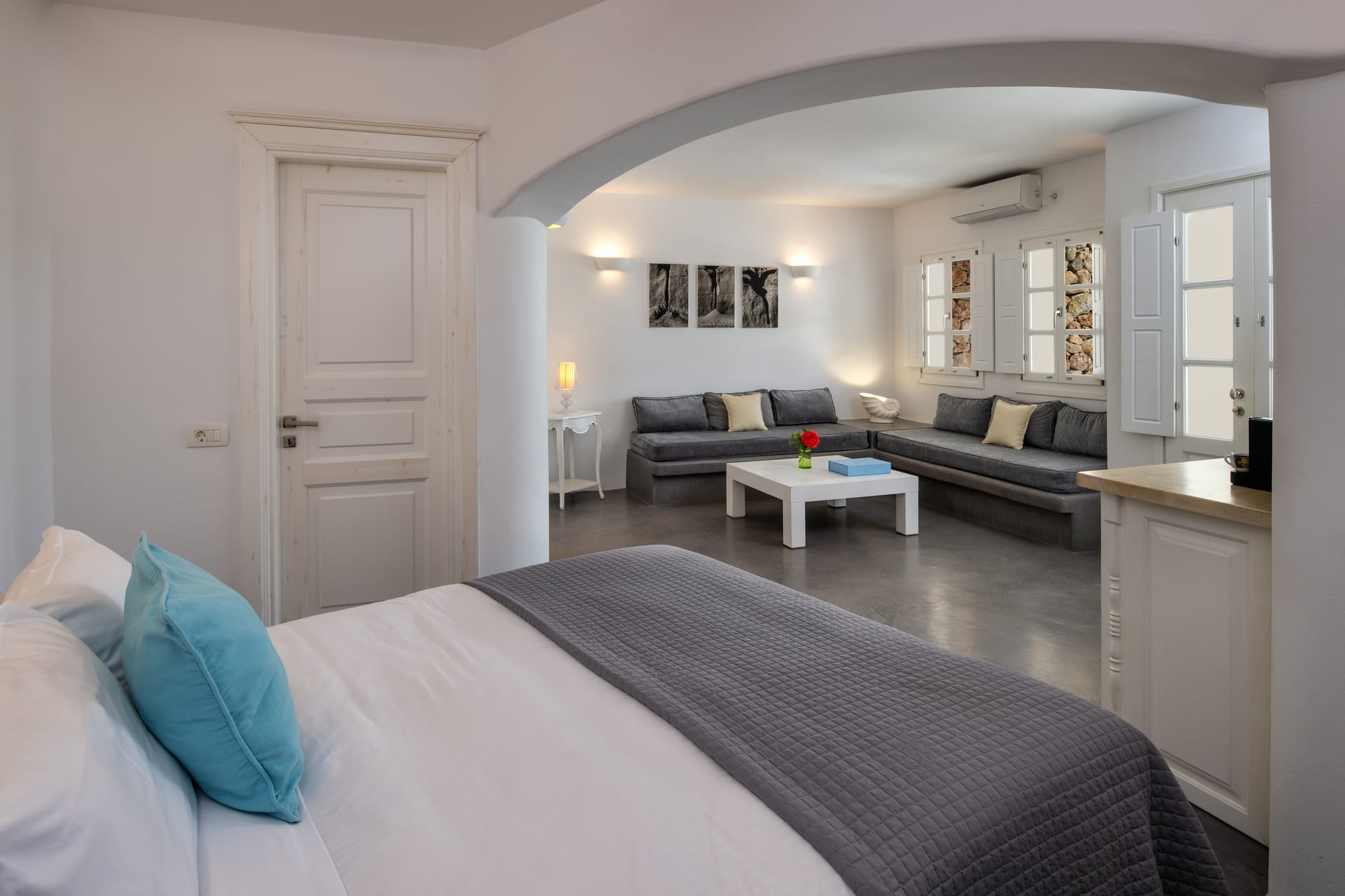 Suite with outdoor jacuzzi &amp; garden view