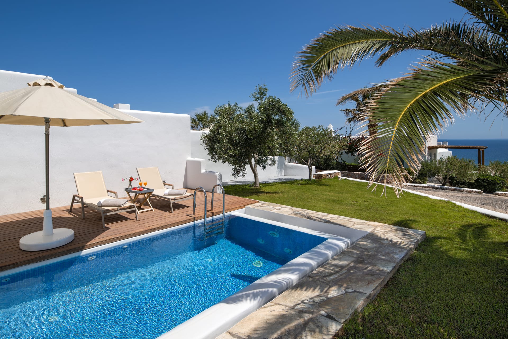Executive Suite with private pool & seaview