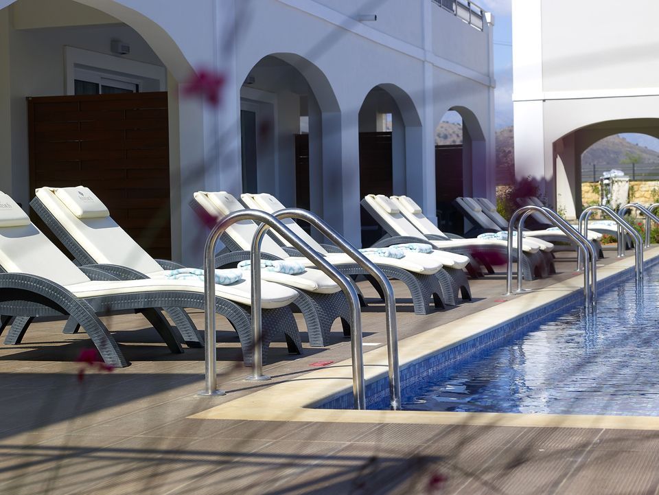 Deluxe Room Garden View with Shared Pool