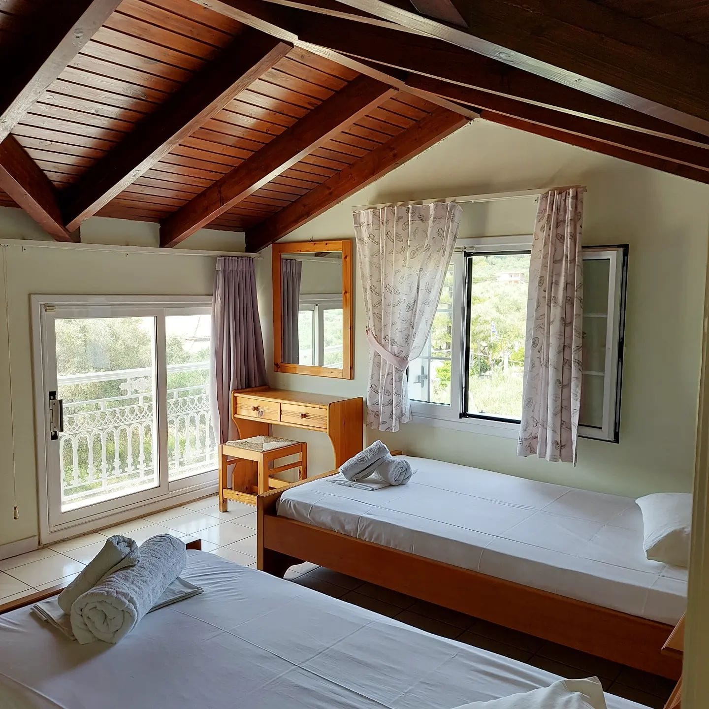 Loft Apartment - 2 Bedroom with King Size Comfort &amp; View