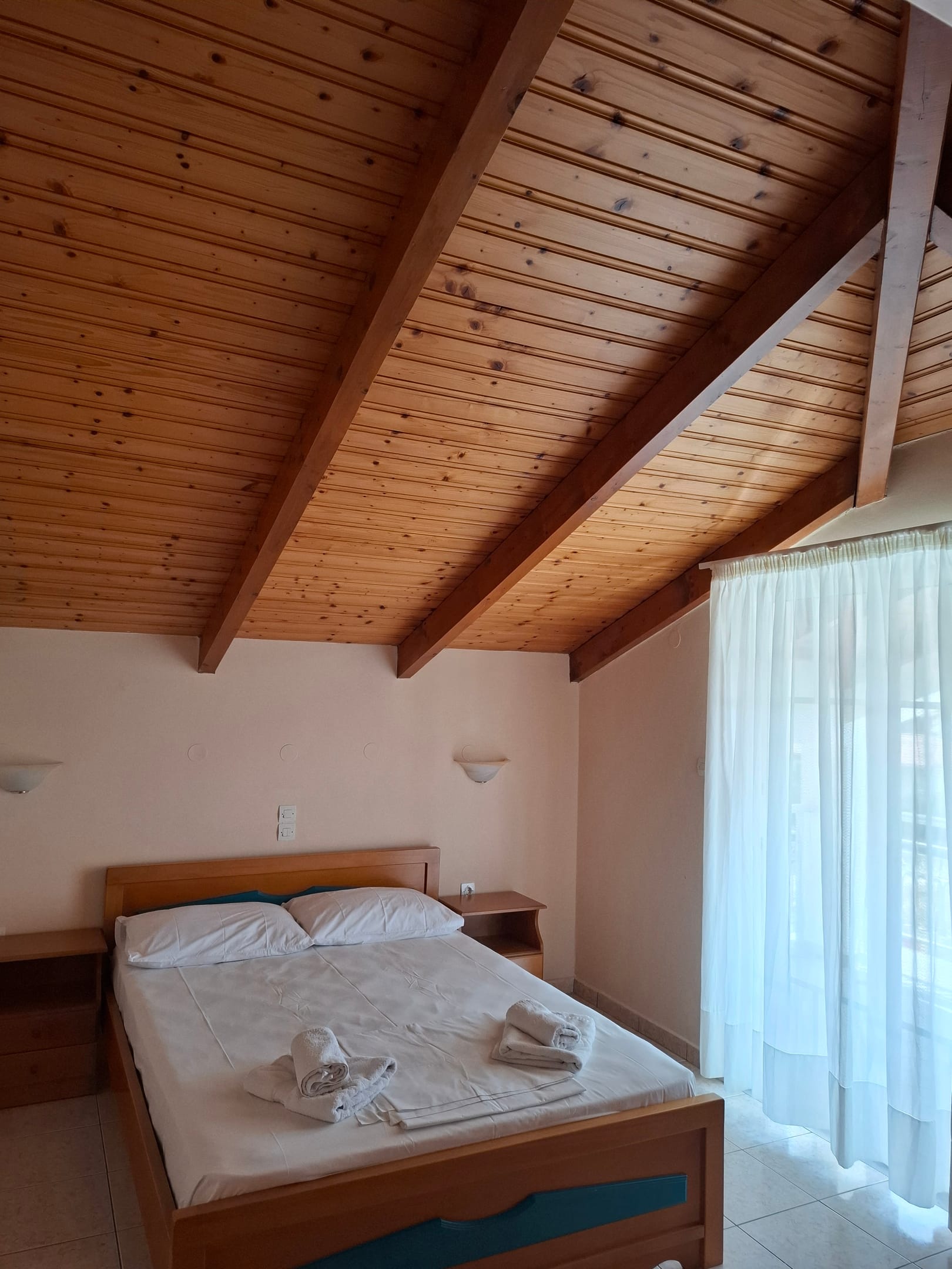 Loft Apartment - 2 Bedroom with King Size Comfort &amp; View