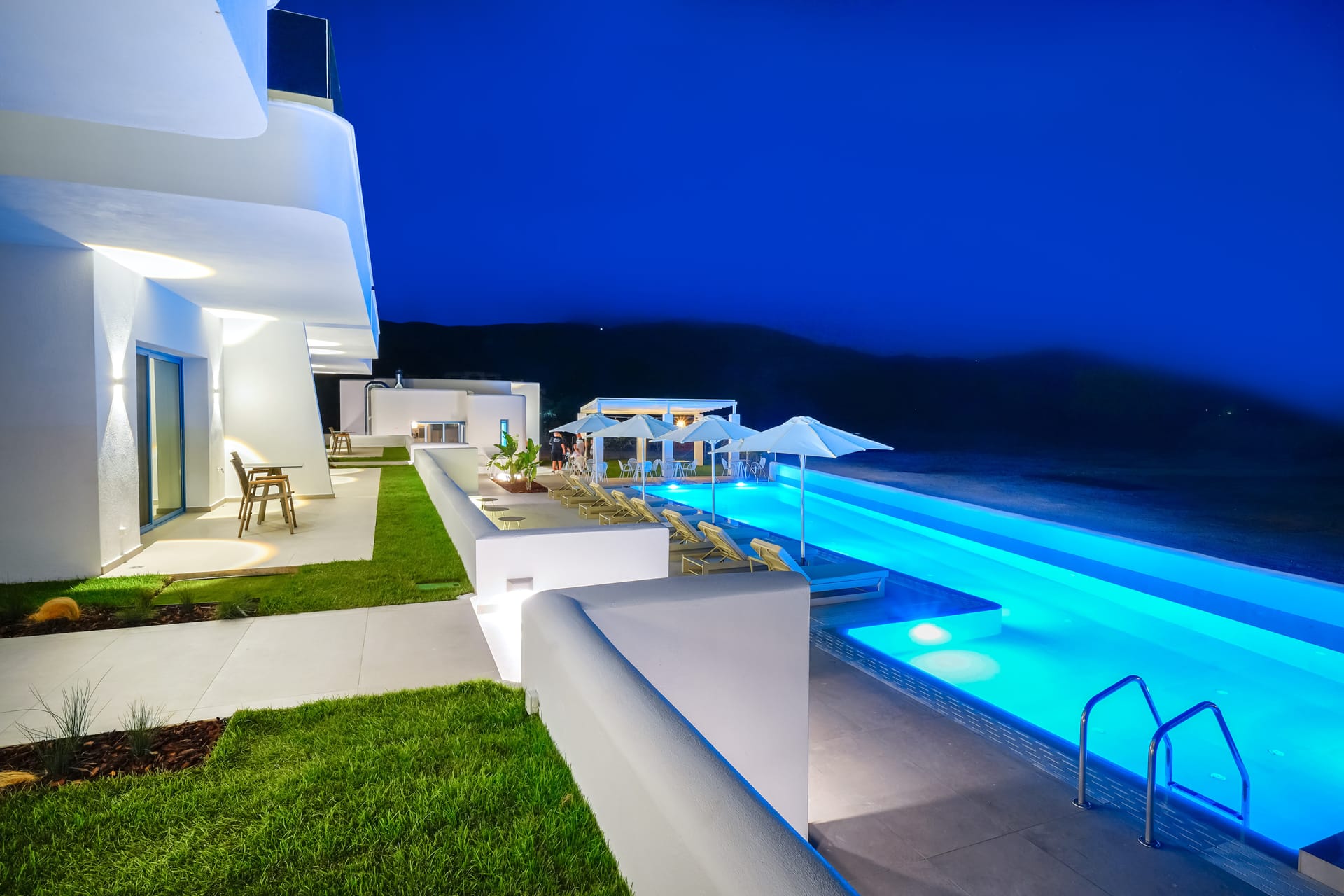 Elite Suite Outdoor Jacuzzi Pool &amp; Private Garden