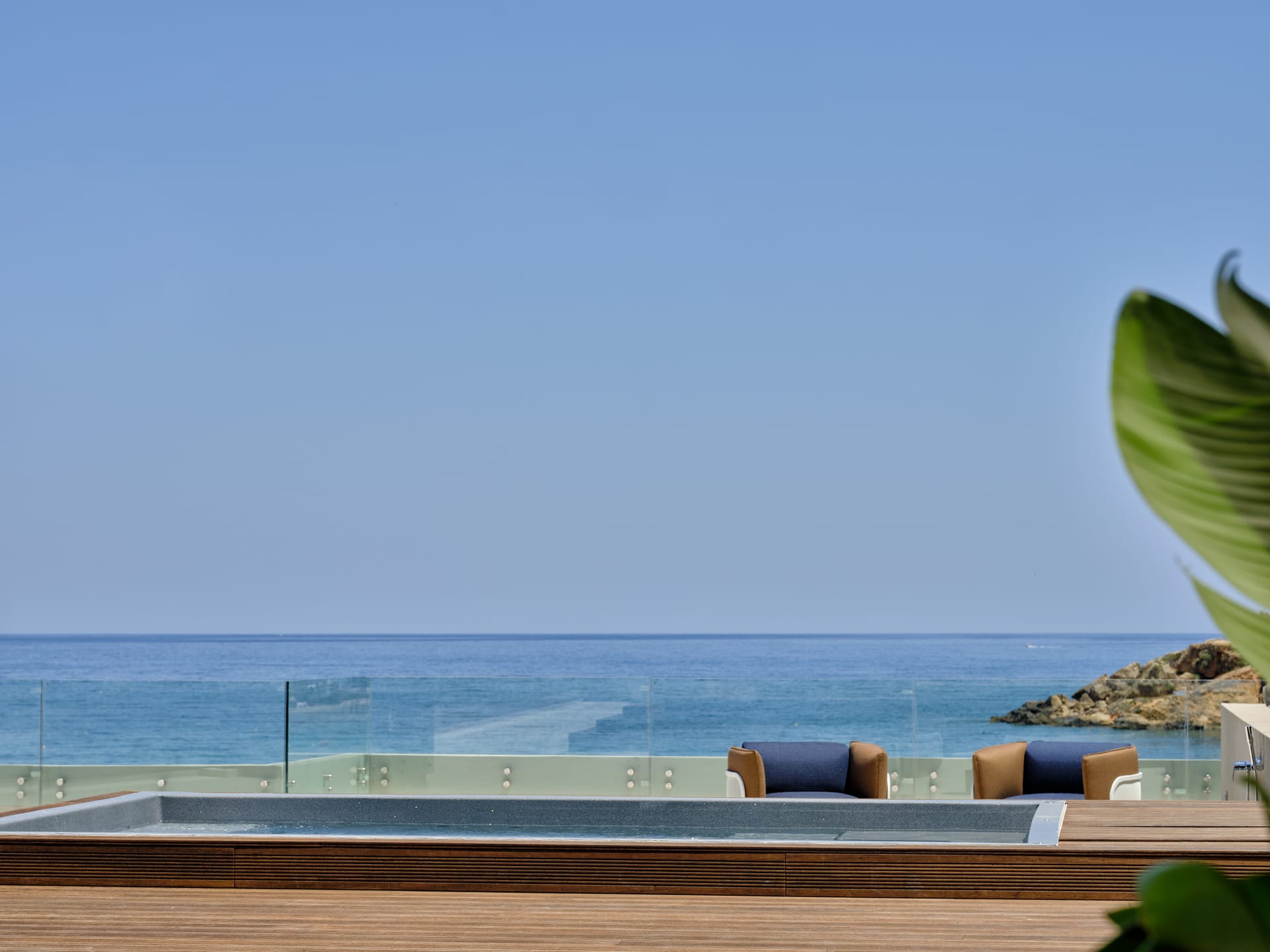 Signature Frontal Sea View Suite Hydro Plunge Pool