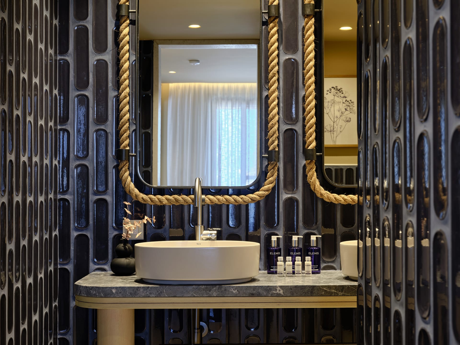 Signature Frontal Sea View Suite Hydro Plunge Pool