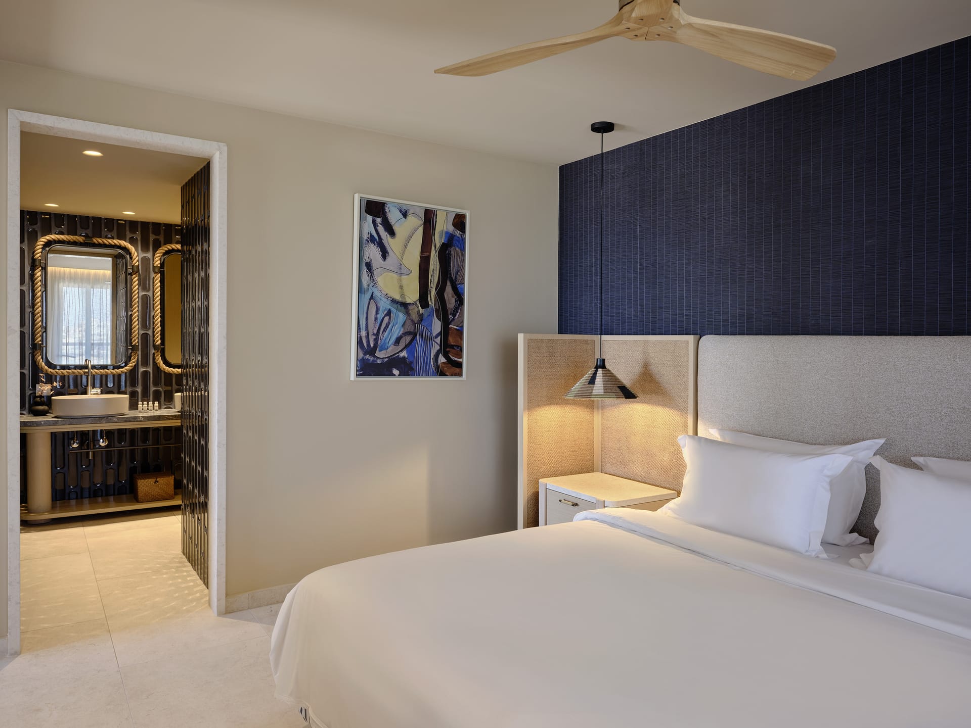 Signature Frontal Sea View Suite Hydro Plunge Pool