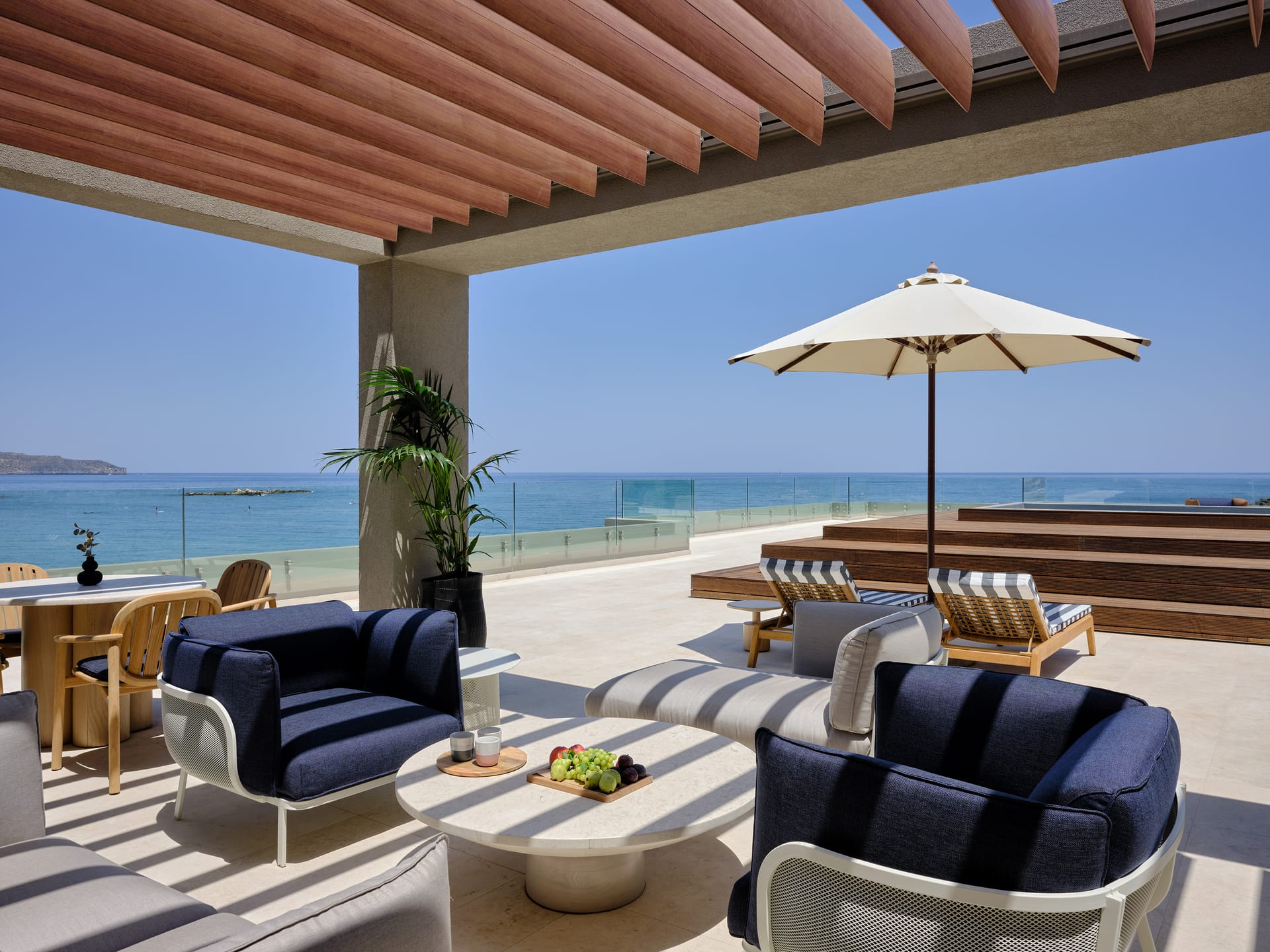 Signature Frontal Sea View Suite Hydro Plunge Pool