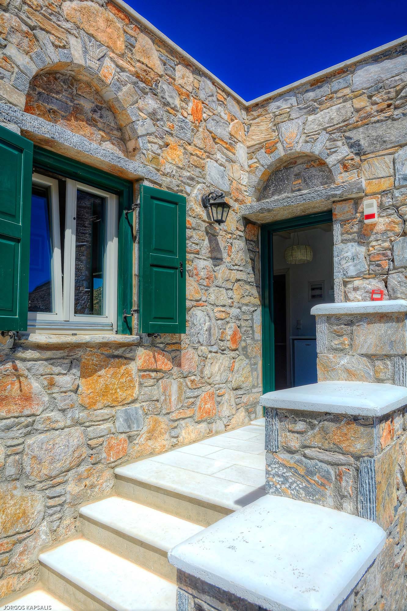 Family Suite with Sea View - Pool View