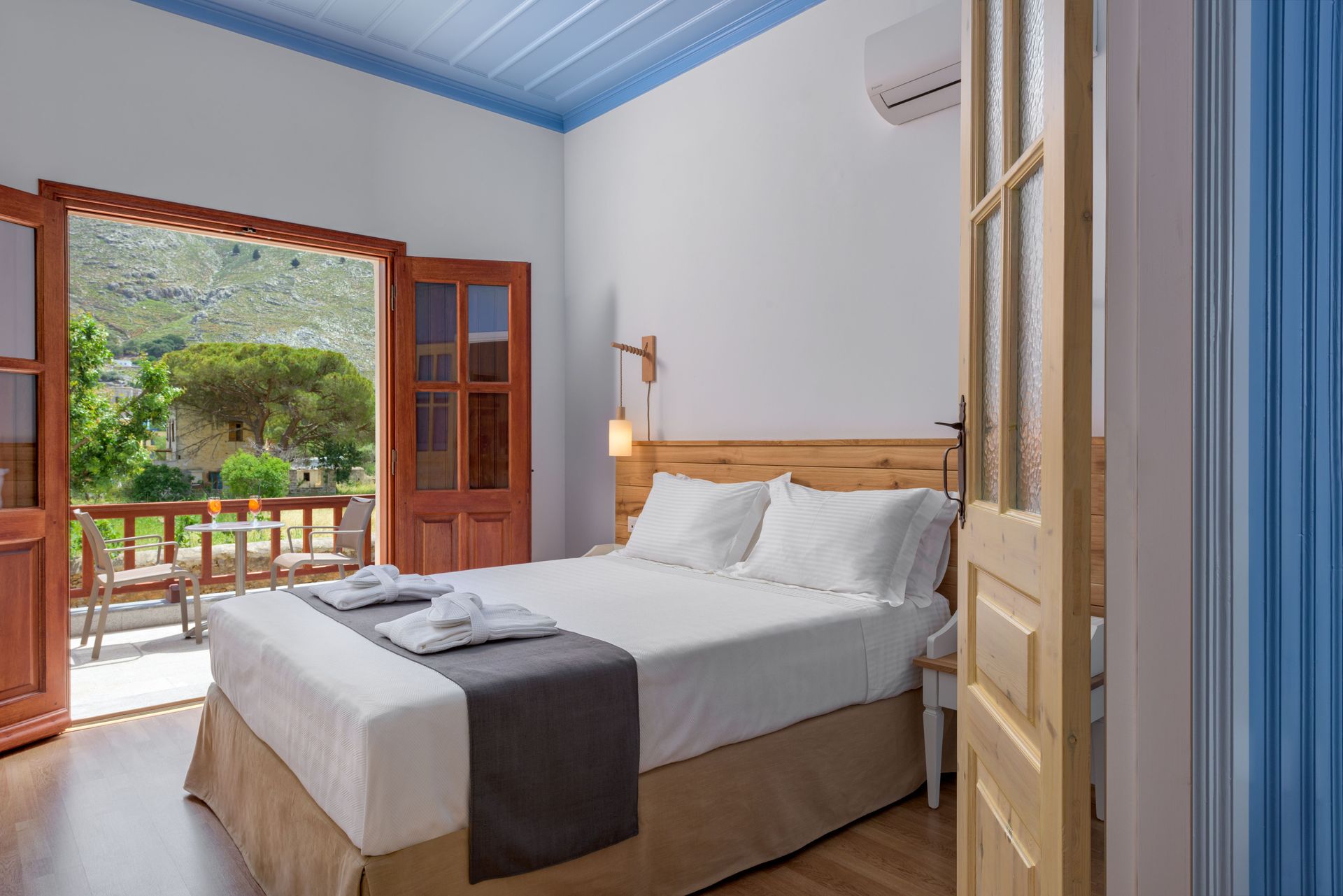 Deluxe Apartment with Private Veranda and Sea View