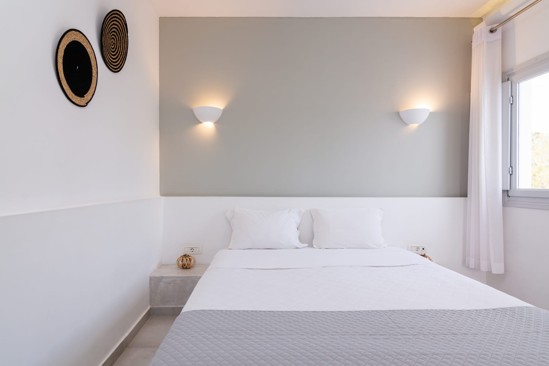 Elegant Suite with indoor hot tub and sea view