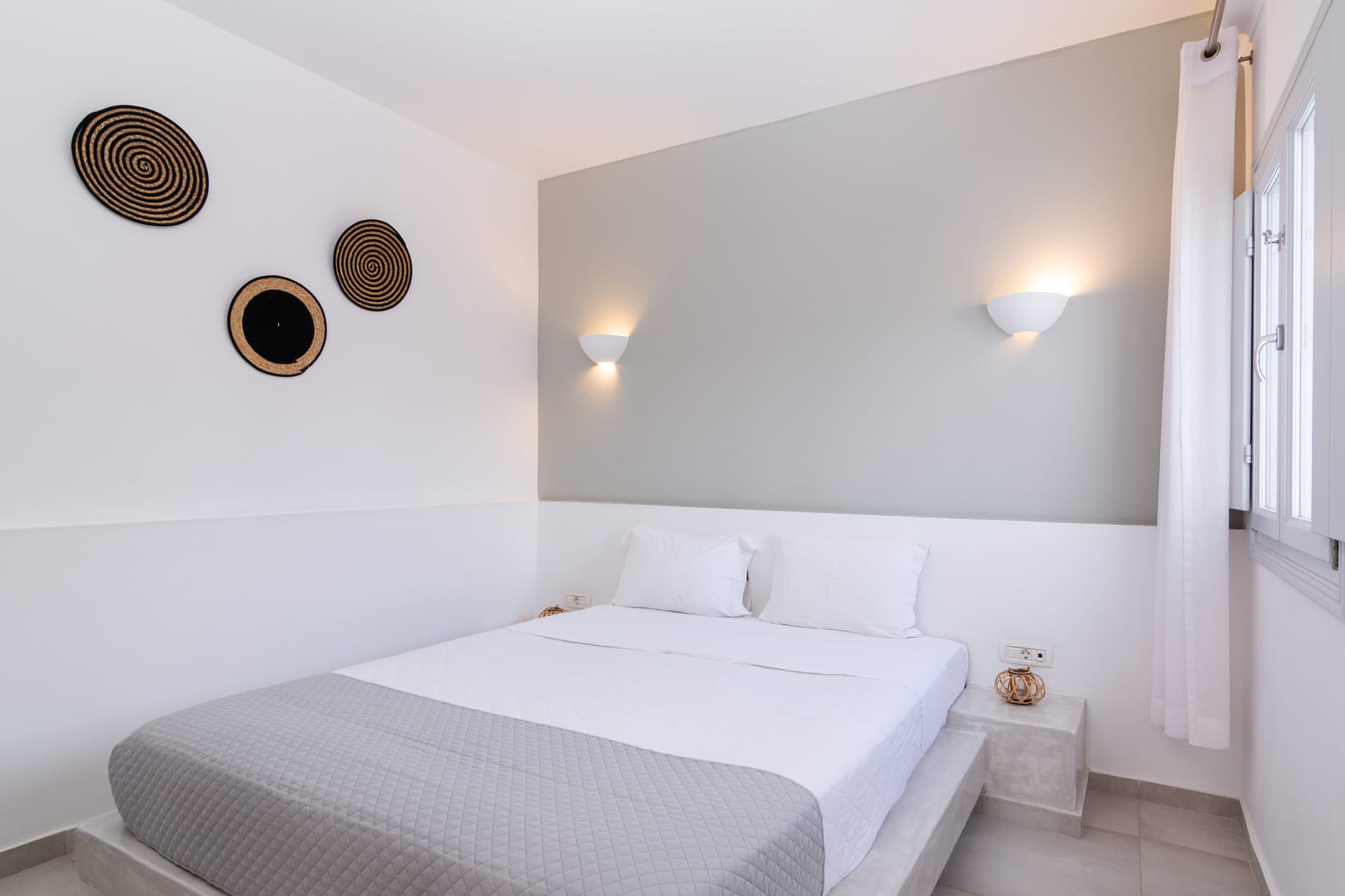 Elegant Suite with indoor hot tub and sea view