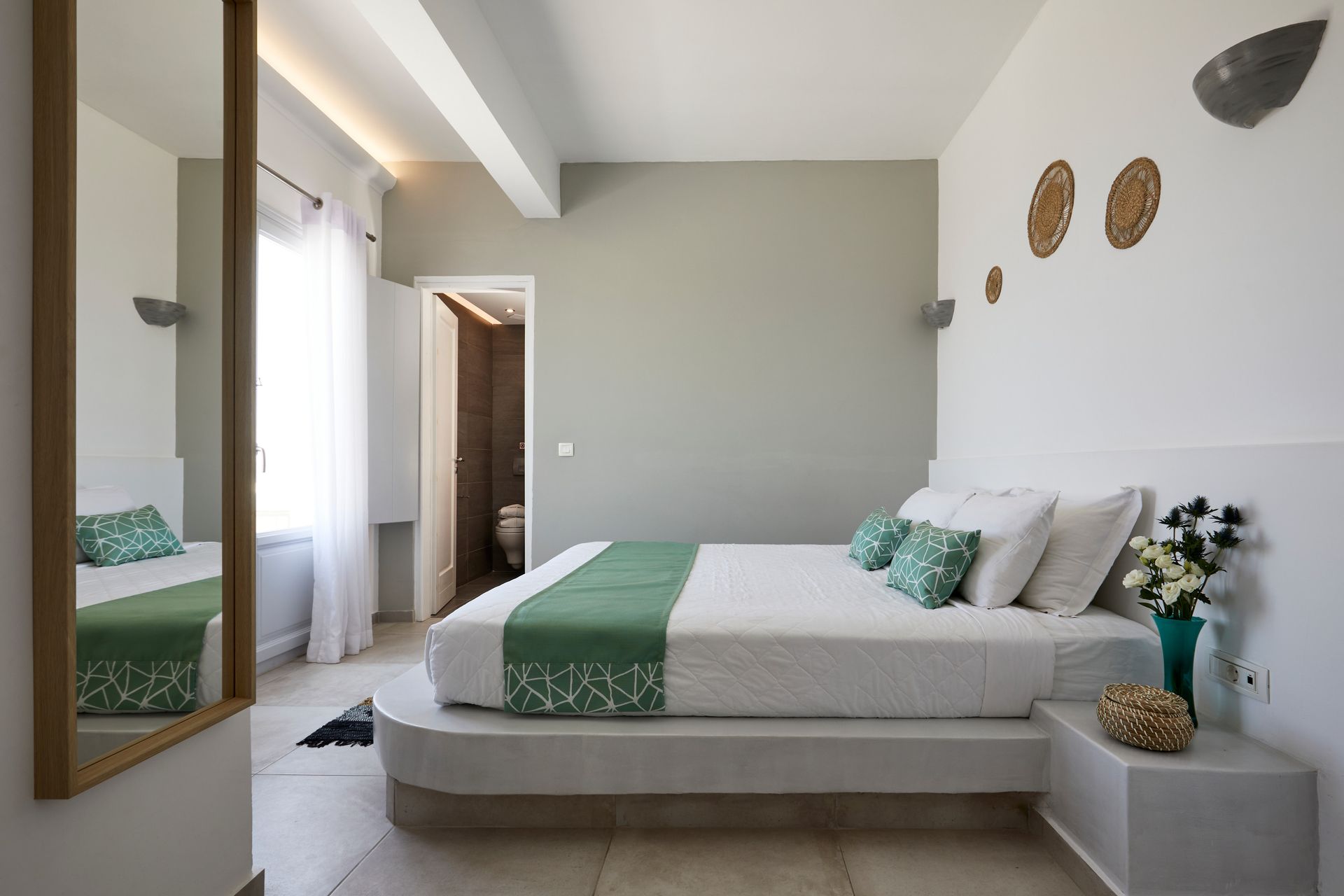 Deluxe Room with hot tub and sea view