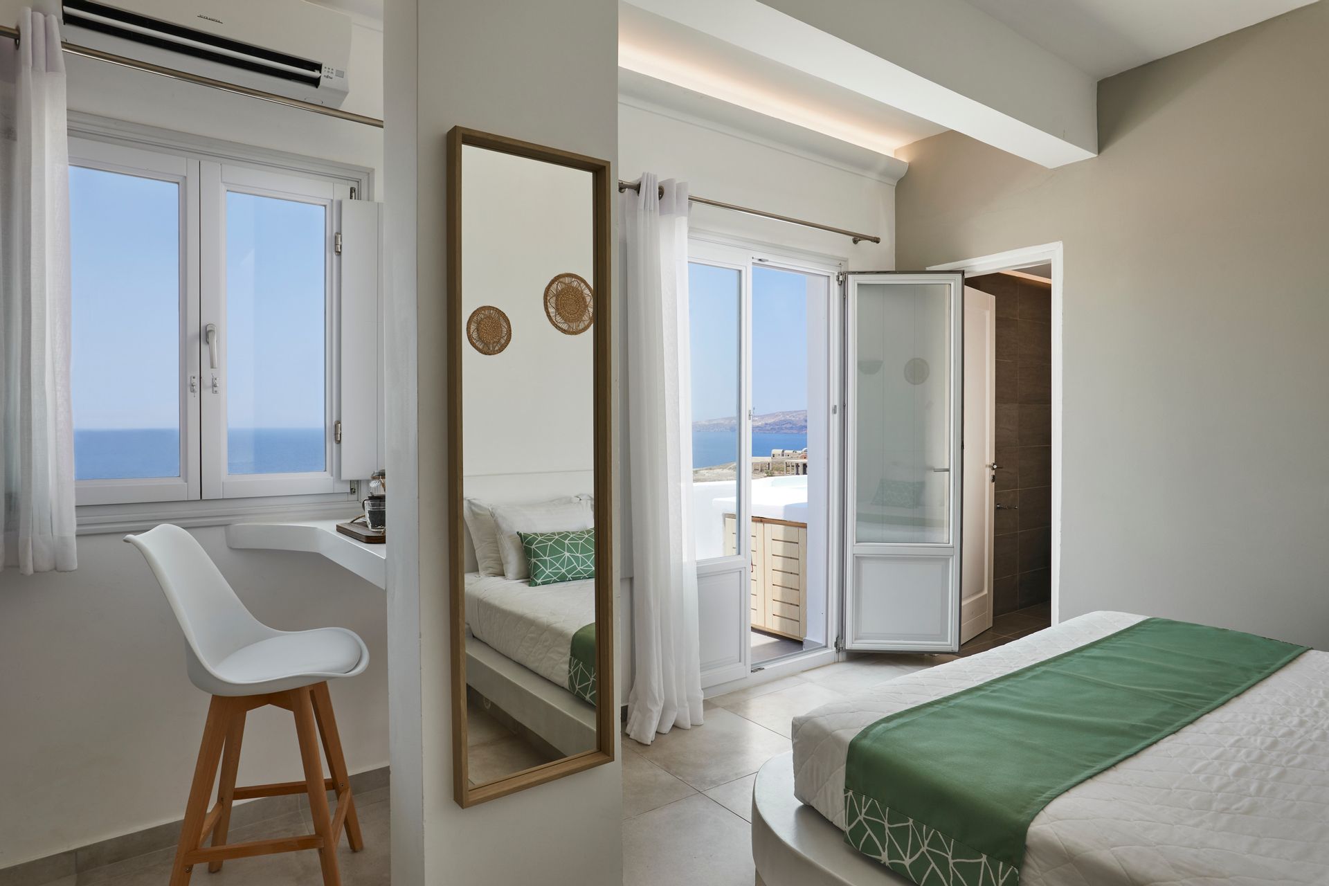 Deluxe Room with hot tub and sea view