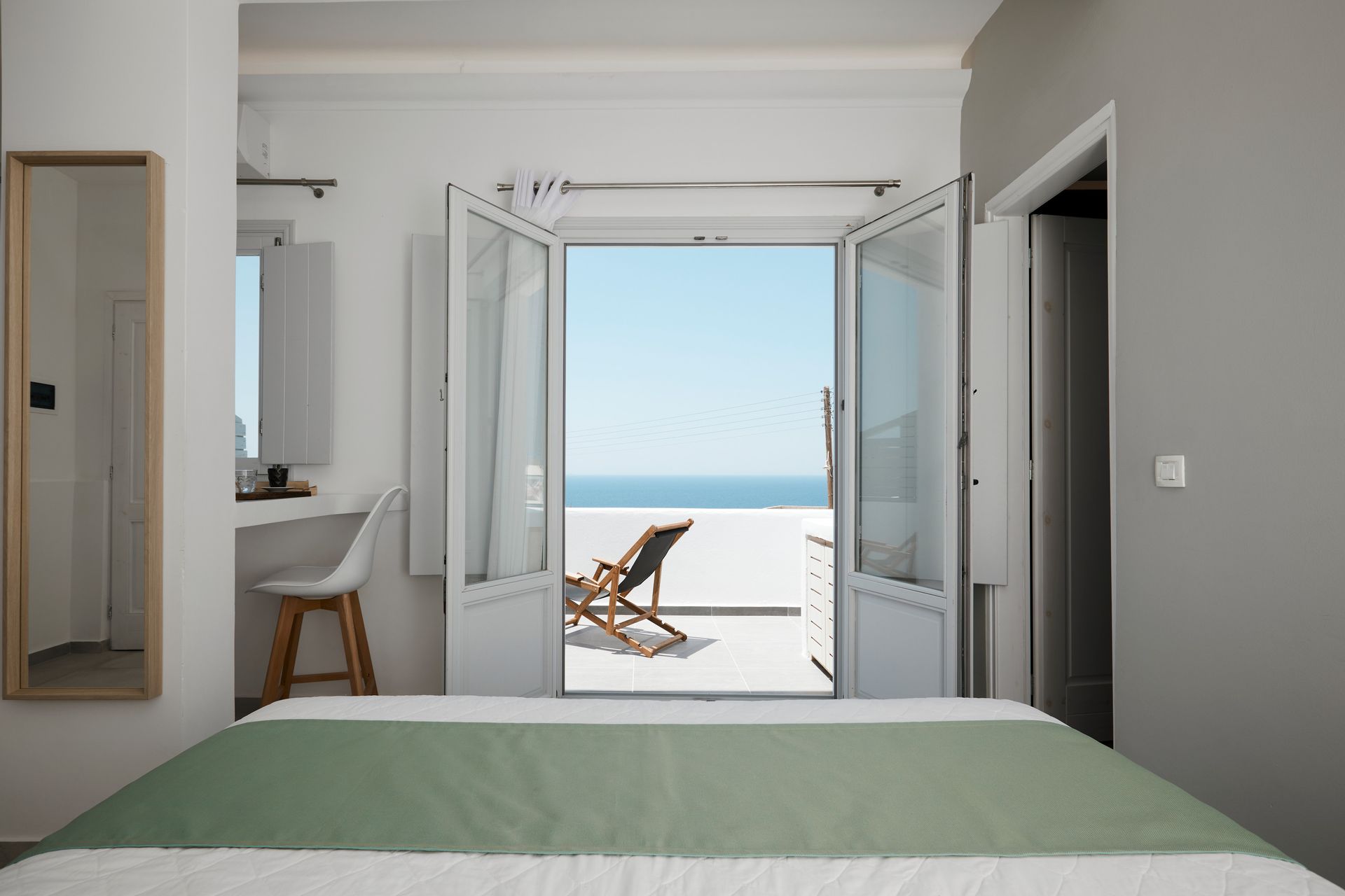 Deluxe Room with hot tub and sea view