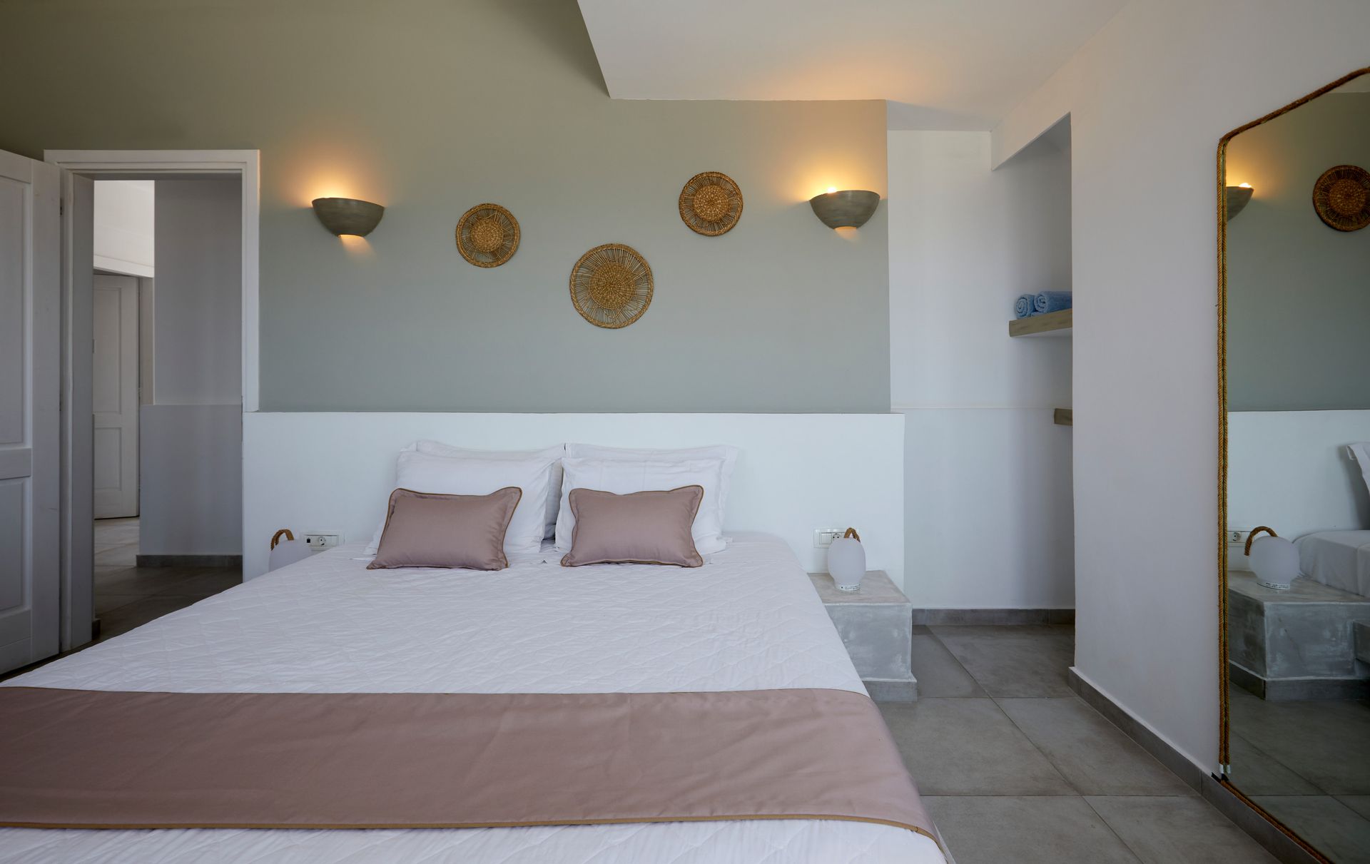 Deluxe Room with hot tub and sea view