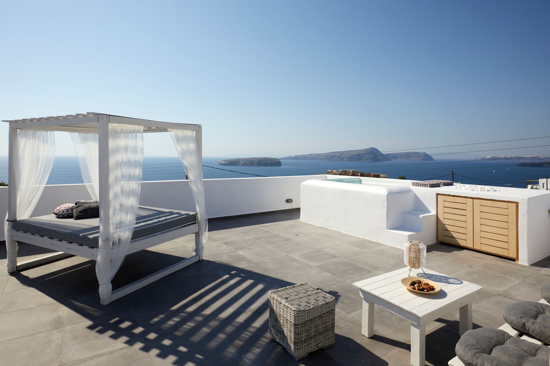 Exclusive Suite with hot tub and sea view