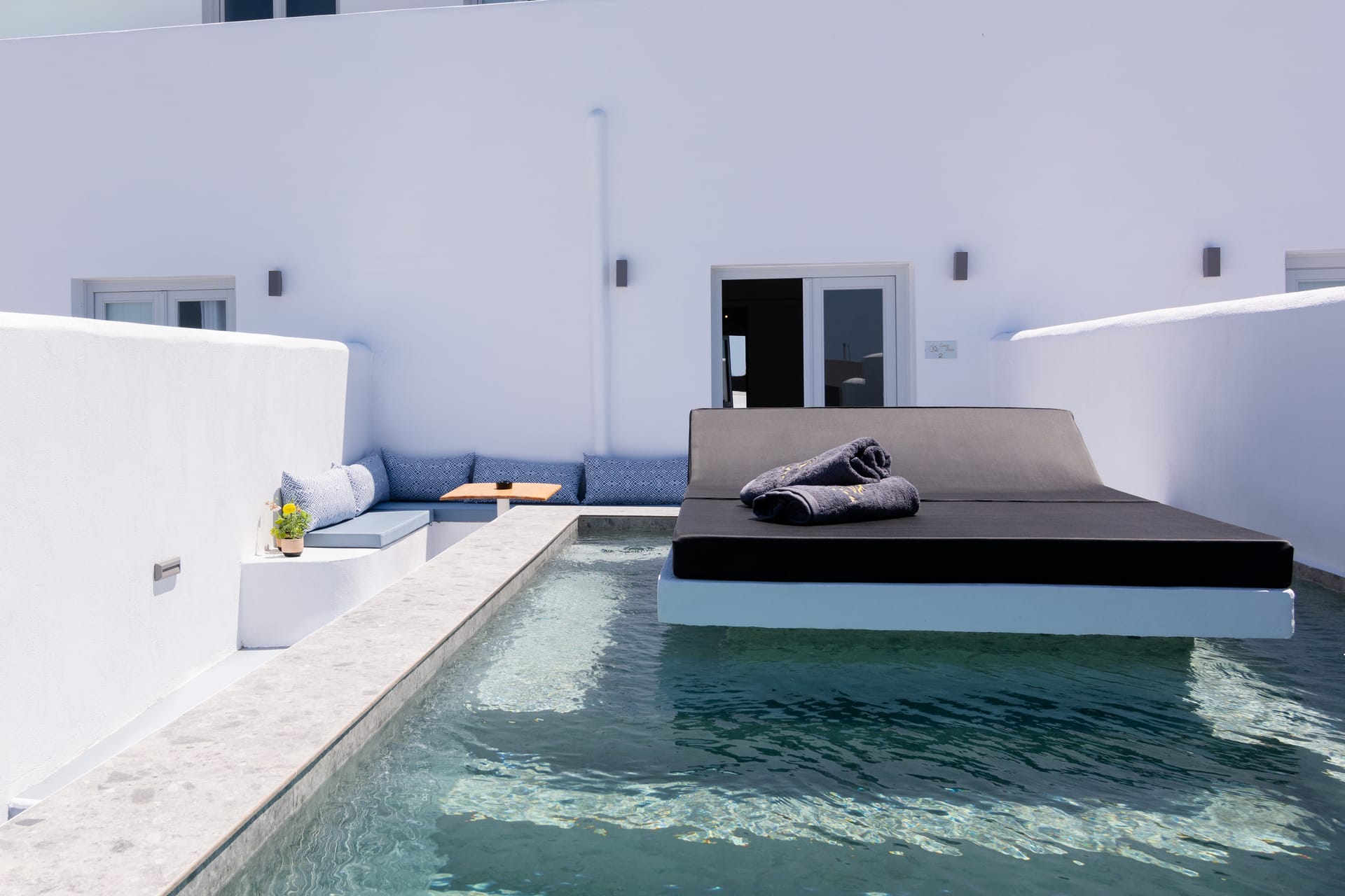 Deluxe Suite with plunge pool and sea view