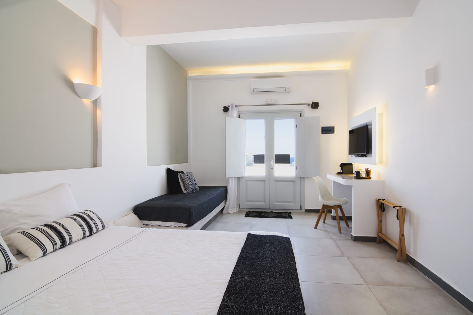 Deluxe Suite with plunge pool and sea view