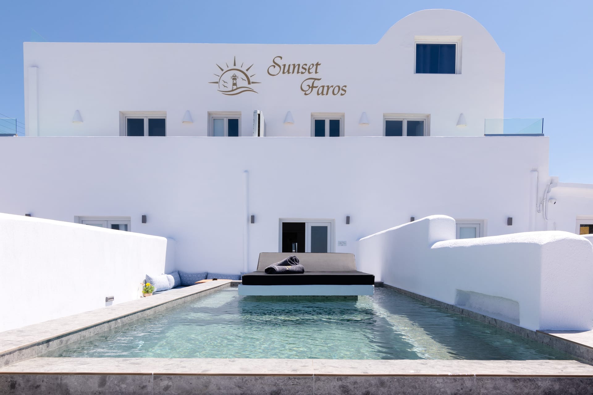 Deluxe Suite with plunge pool and sea view